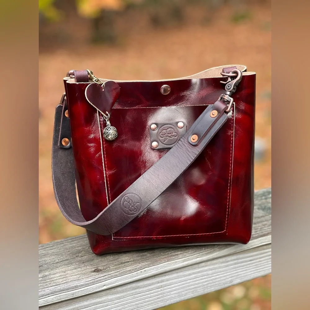 [SOLD] Artisan Made Original Little Raincloud Leather Goods Small Shoulder Bag. - Picture 2 of 14